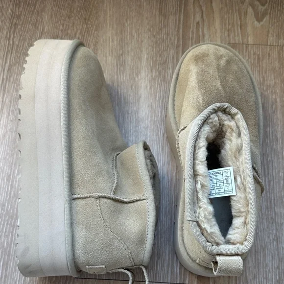 UGG Platform Boots - Picture 6 of 7
